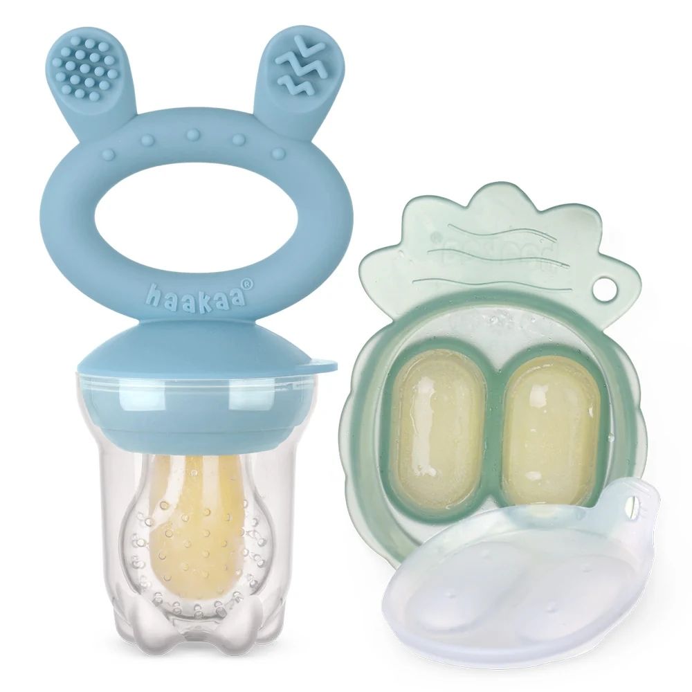 This Sky Blue Haakaa Fresh Food Feeder Mini Combo safely introduces new flavours, soothes teething gums, and prevents choking with frozen food portions.