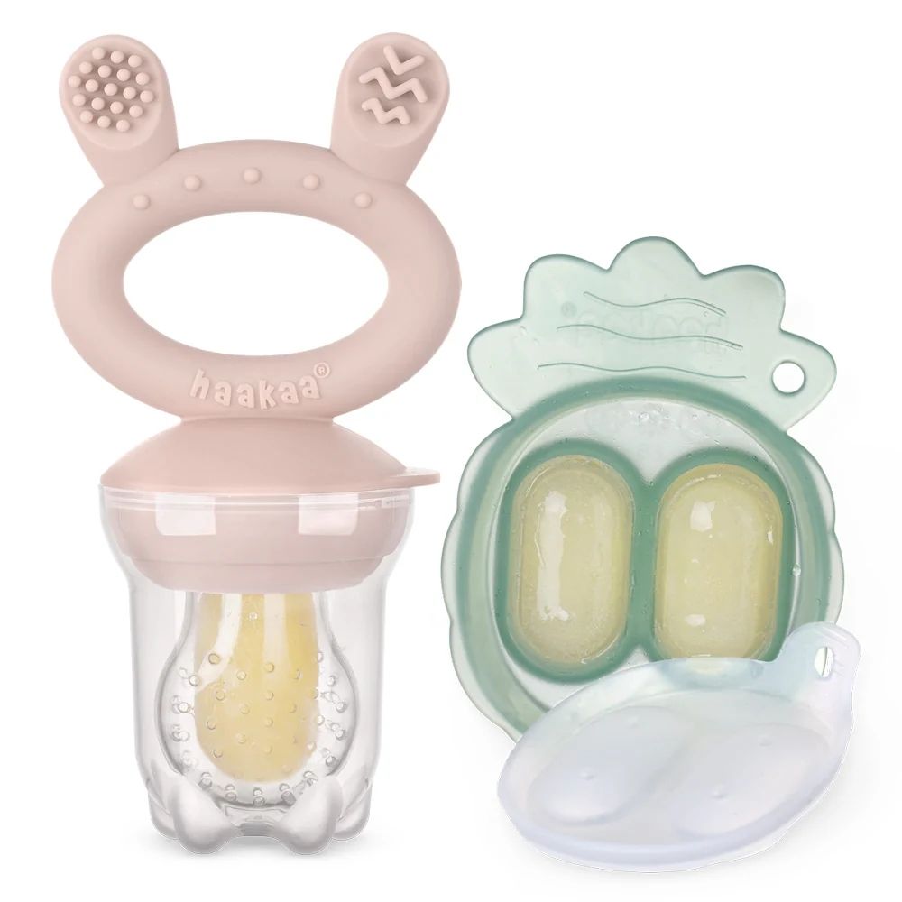 This Blush Haakaa Fresh Food Feeder Mini Combo safely introduces new flavours, soothes teething gums, and prevents choking with frozen food portions.