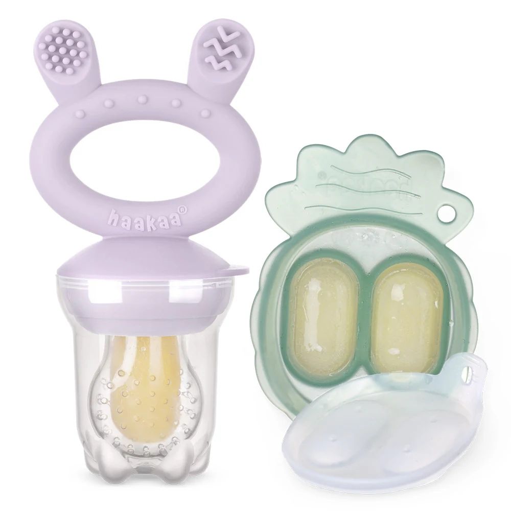 This Lavender Haakaa Fresh Food Feeder Mini Combo safely introduces new flavours, soothes teething gums, and prevents choking with frozen food portions.