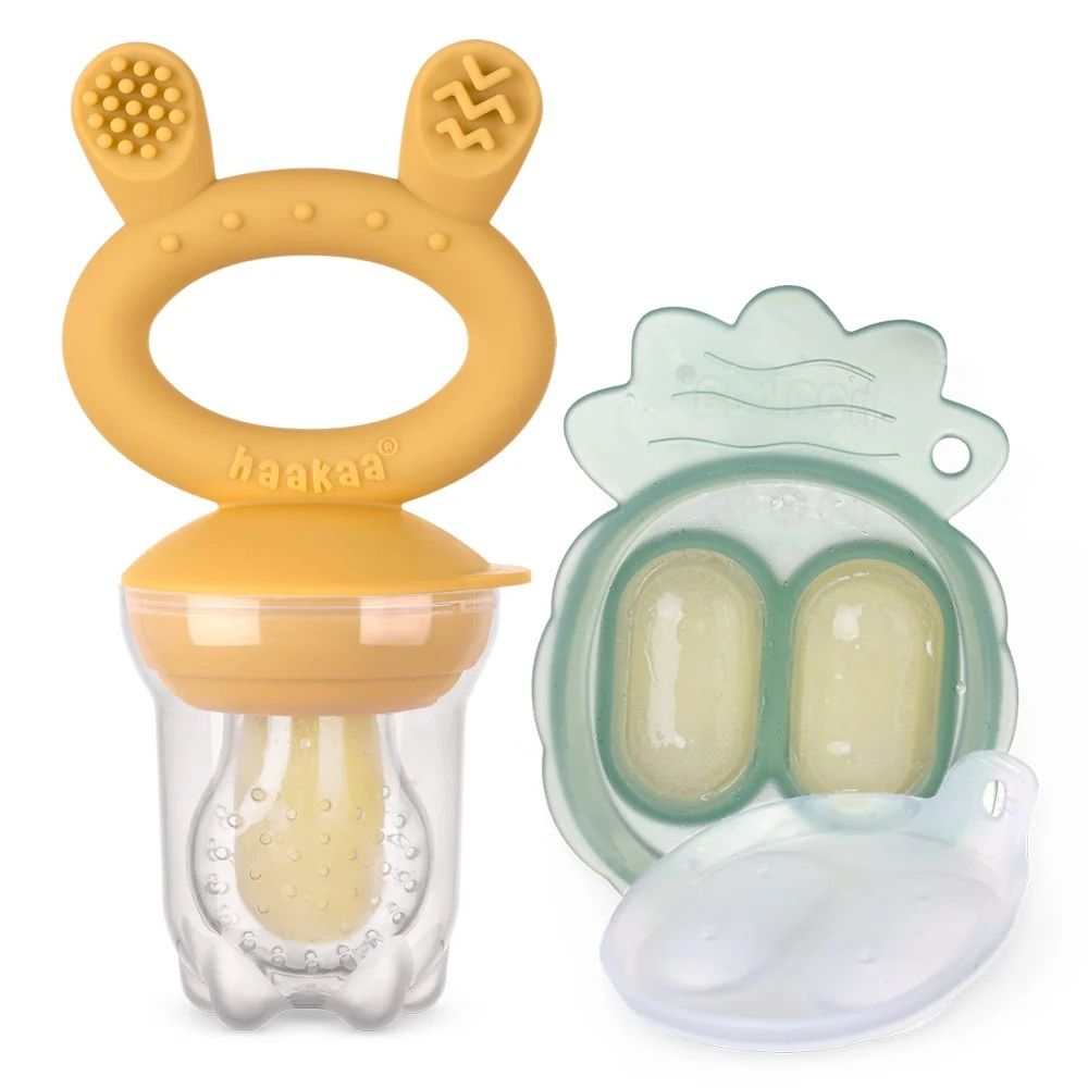 This Mustard coloured Haakaa Fresh Food Feeder Mini Combo safely introduces new flavours, soothes teething gums, and prevents choking with frozen food portions.