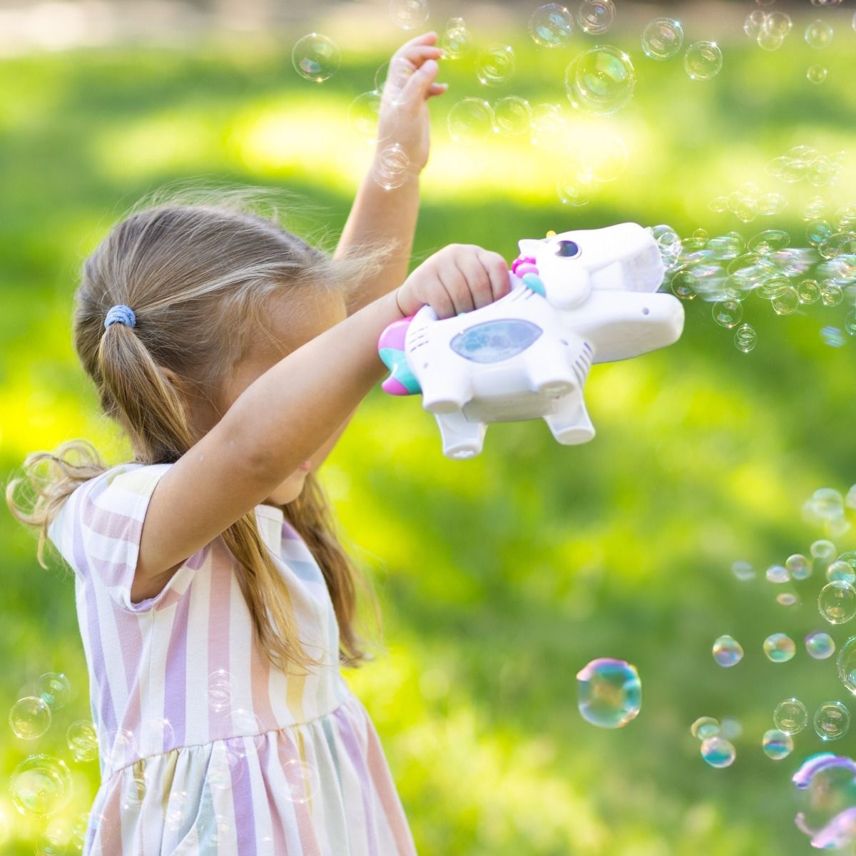 Maxx Bubbles - Handheld Unicorn Bubbler